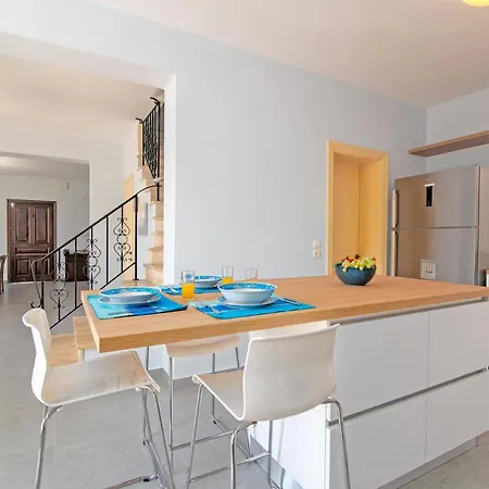 Vilă Thalassia By *