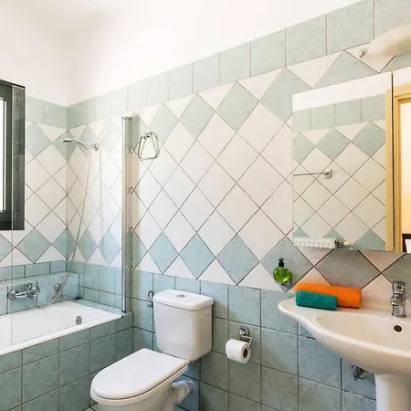 Vilă Thalassia By *