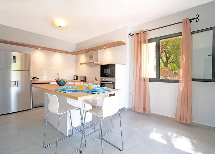 Willa Thalassia By *